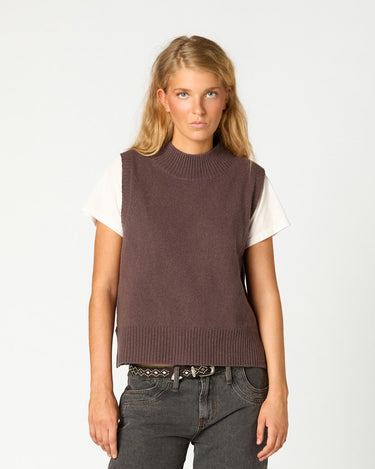 ROUND NECK VEST CHOCOLATE