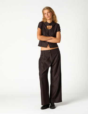 PANTALON PLIEGUE RAYA MARRON