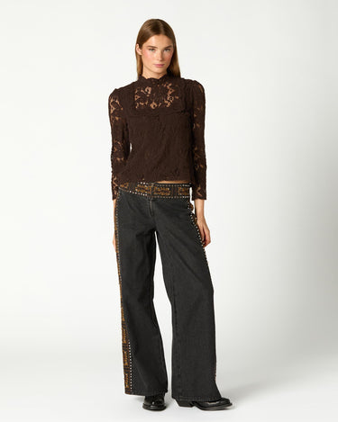 PANTALÓN BORDADO LATERAL DENIM BLACK