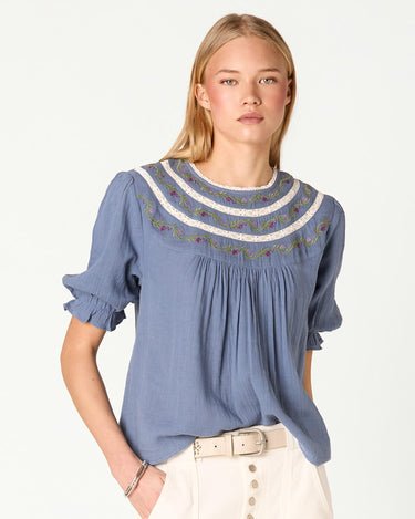 EMBROIDERED STRAP SHIRT ANILINE BLUE