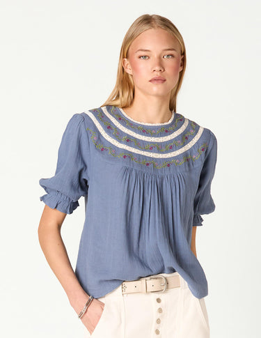 EMBROIDERED STRAP SHIRT ANILINE BLUE
