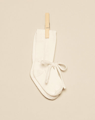 WHITE KNITTED BABY BOOTIE