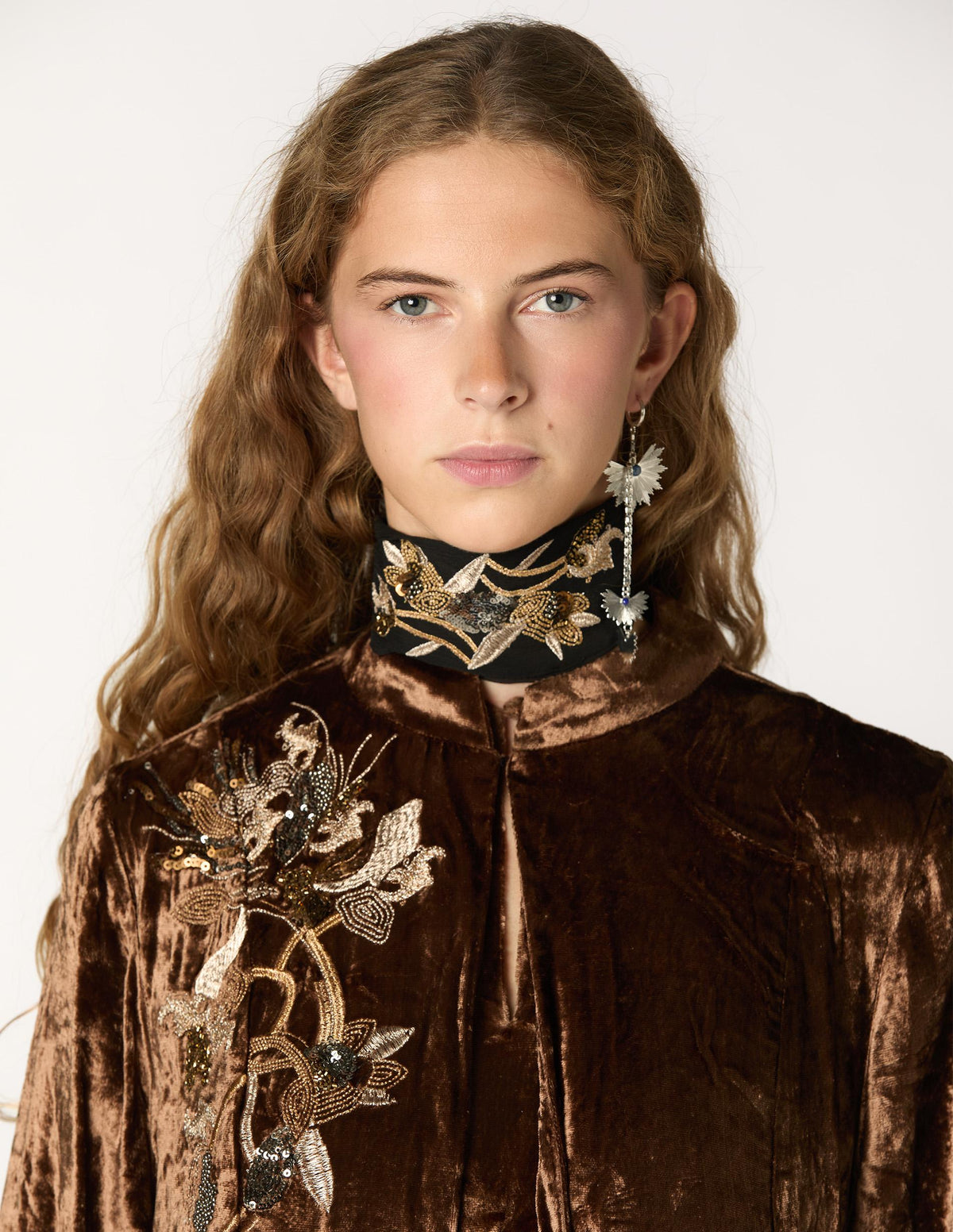 EMBROIDERED VELVET DJELLABA BROWN