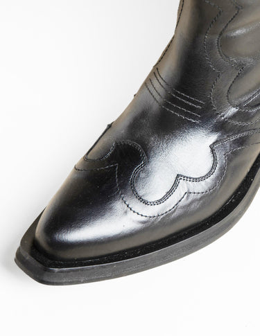 BLACK COWBOY BOOT