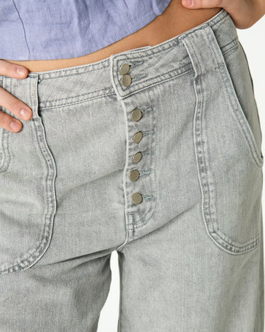 PANTALÓN DENIM TIRO ALTO GRIS CLARO