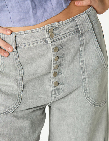 LIGHT GRAY HIGH-WAIST DENIM JEANS