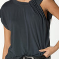 PLEATS ANTHRACITE T-SHIRT