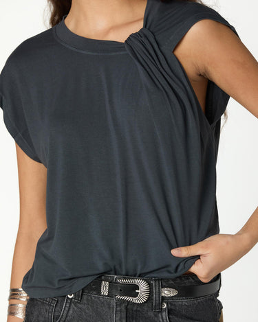 PLEATS ANTHRACITE T-SHIRT