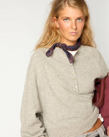 LIGHT GREY CREW NECK SWEATER