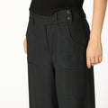 PANTALÓN BOLSILLOS PIPING AZUL