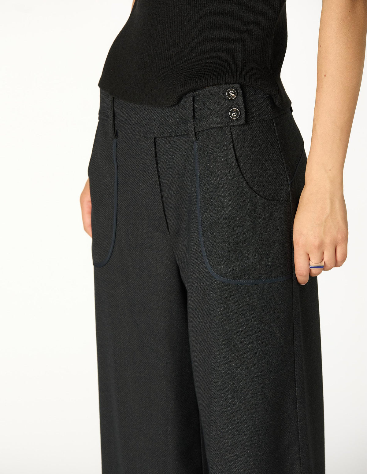 PANTALÓN BOLSILLOS PIPING AZUL
