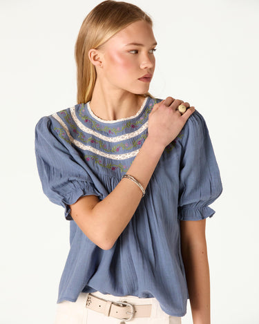 EMBROIDERED STRAP SHIRT ANILINE BLUE