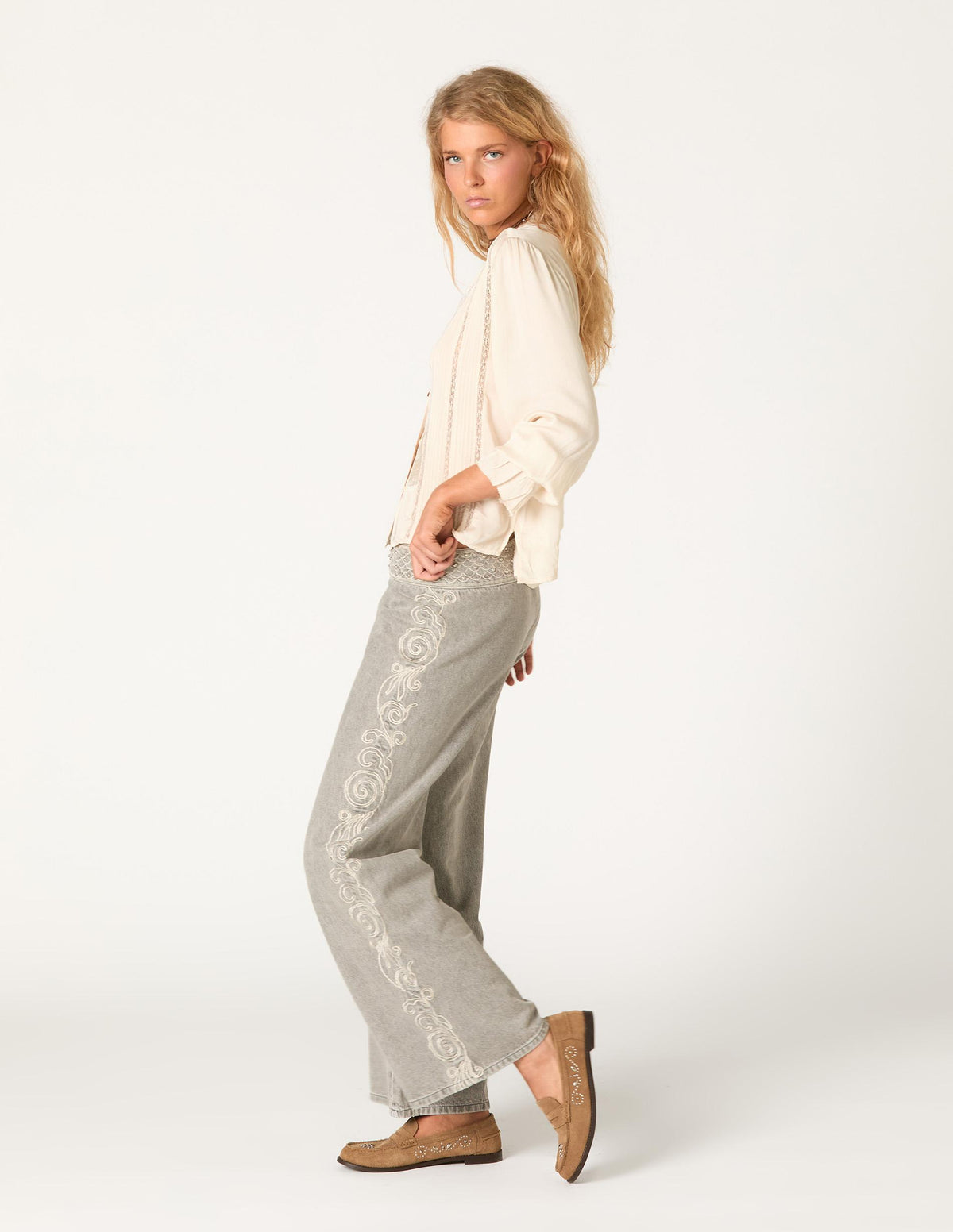 PANTALON BORDADO METALIZADO LIGHT GREY