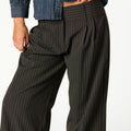 PANTALON PLIEGUE RAYA ANTRACITA