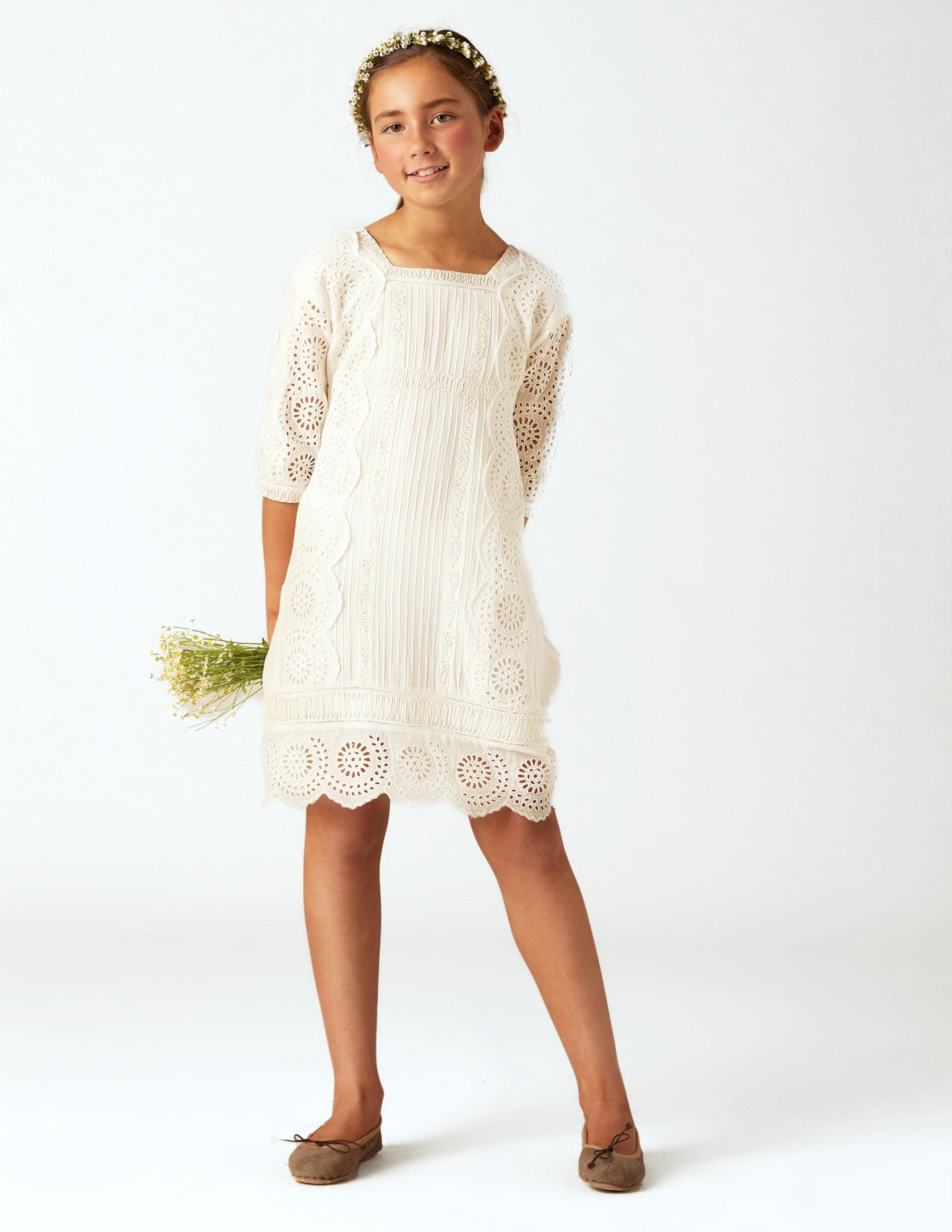 LACE BRIDAL GOWN