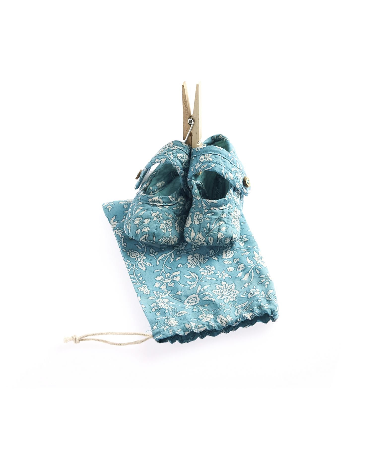 BABY SHOE POND TOILE
