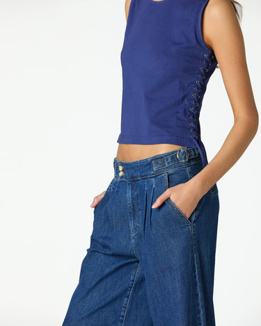 BIG BLUE SIDE LACE T-SHIRT