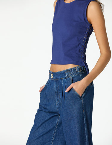 BIG BLUE SIDE LACE T-SHIRT