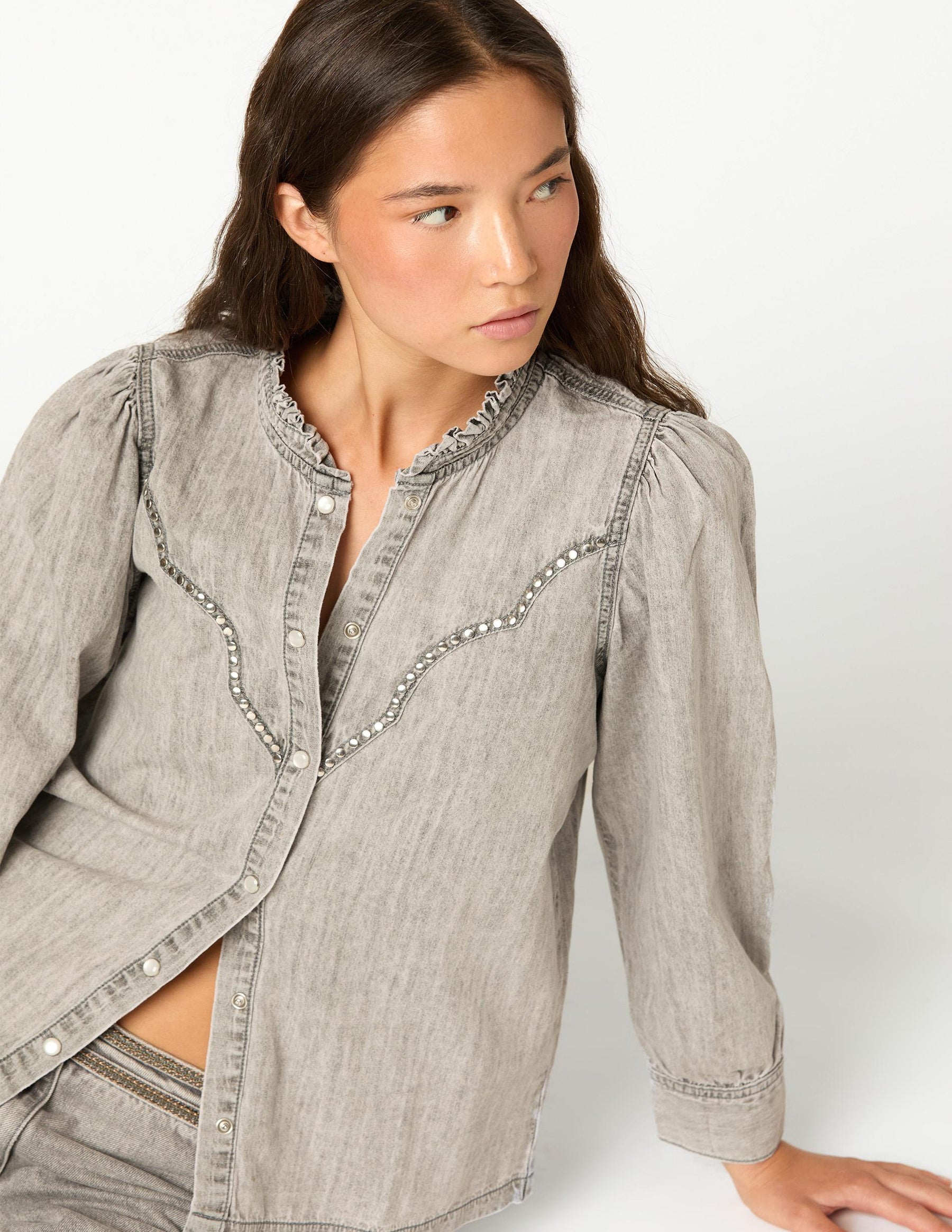 LIGHT GREY DENIM SHIRT WITH STUDS