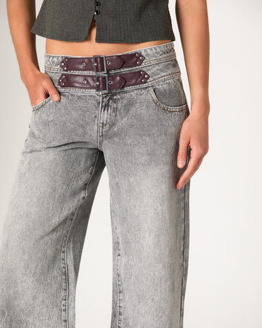 PANTALÓN HEBILLAS GRIS