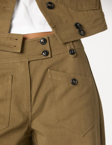 PANTALÓN BOLSILLOS BOTÓN KHAKI