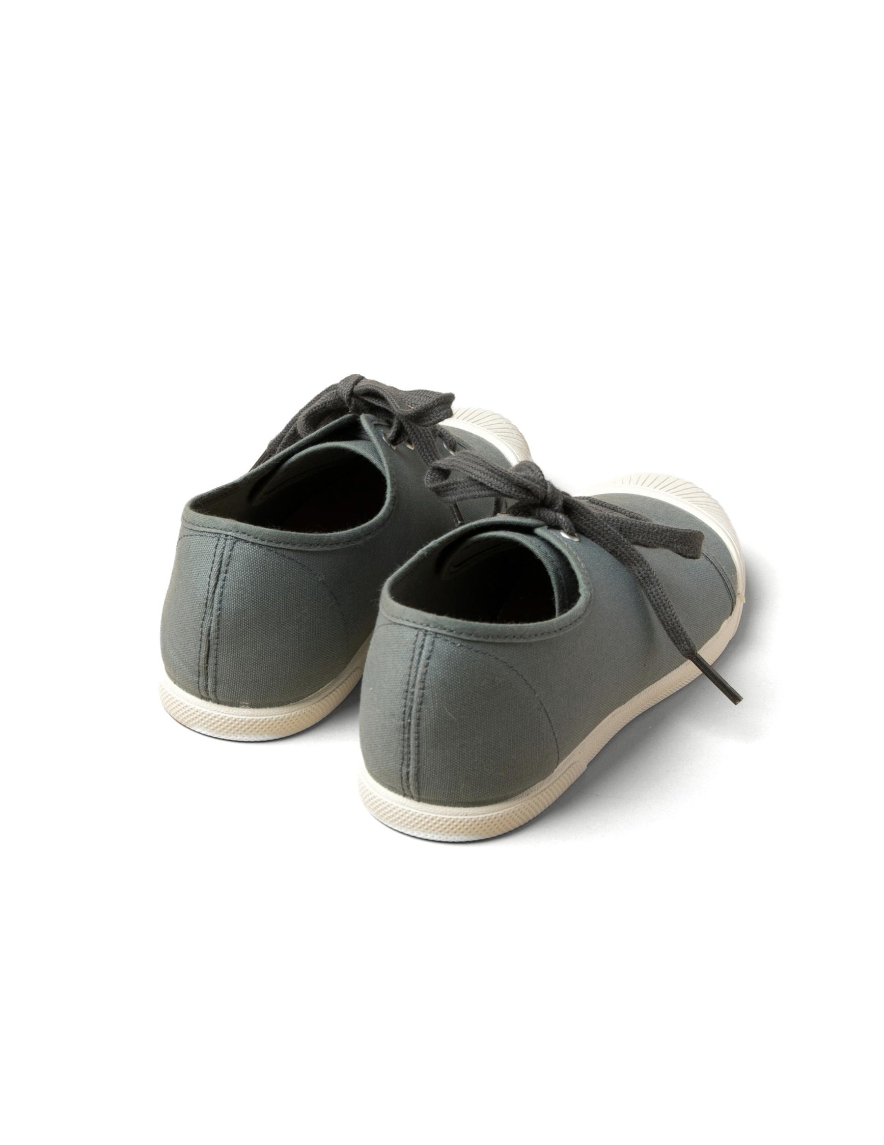 GREY LACE-UP SHOE