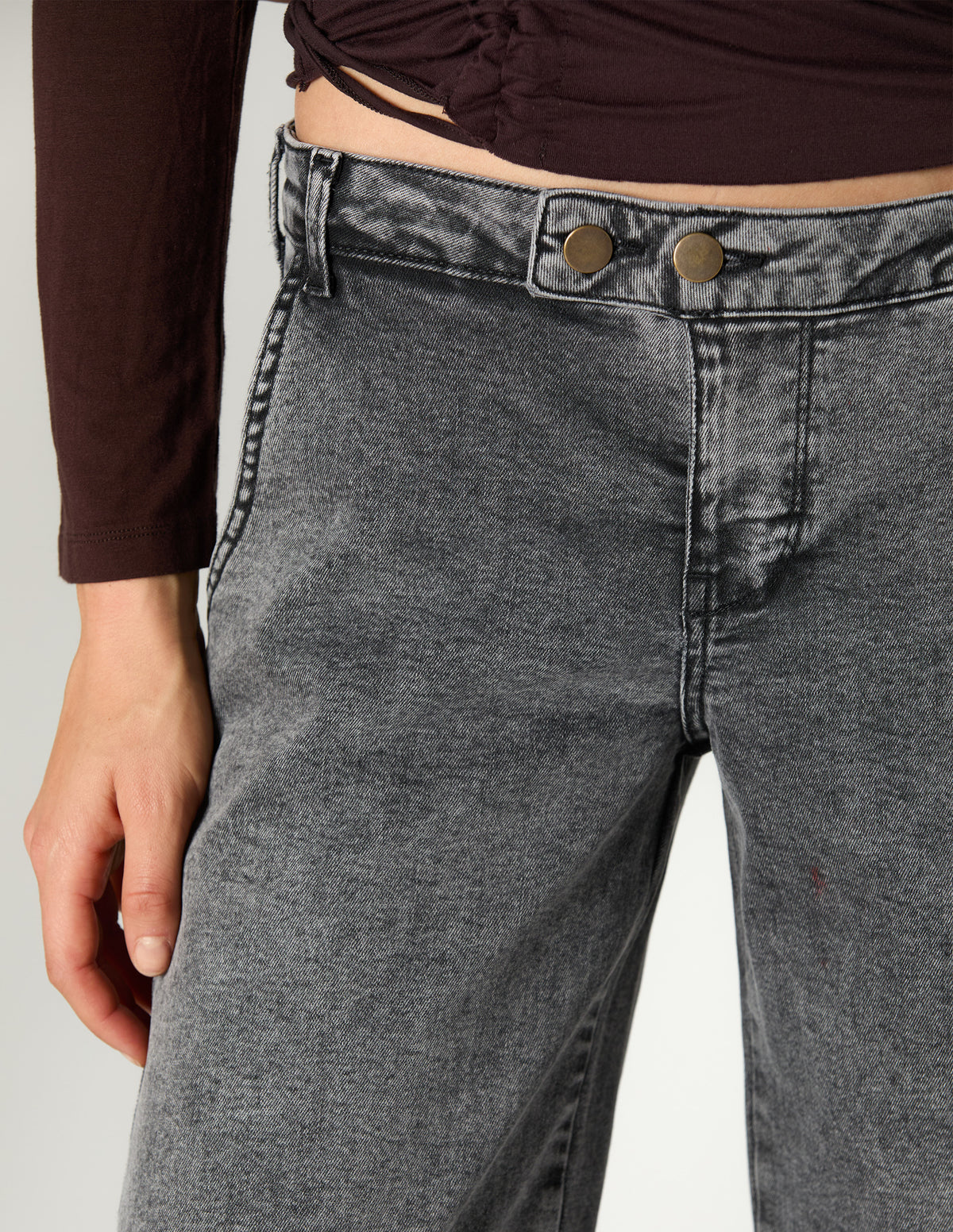NN EMBROIDERED GRAY PANTS