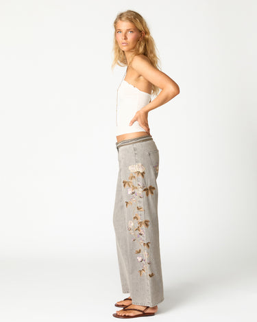 WHITE RUCHED NECKLINE T-SHIRT