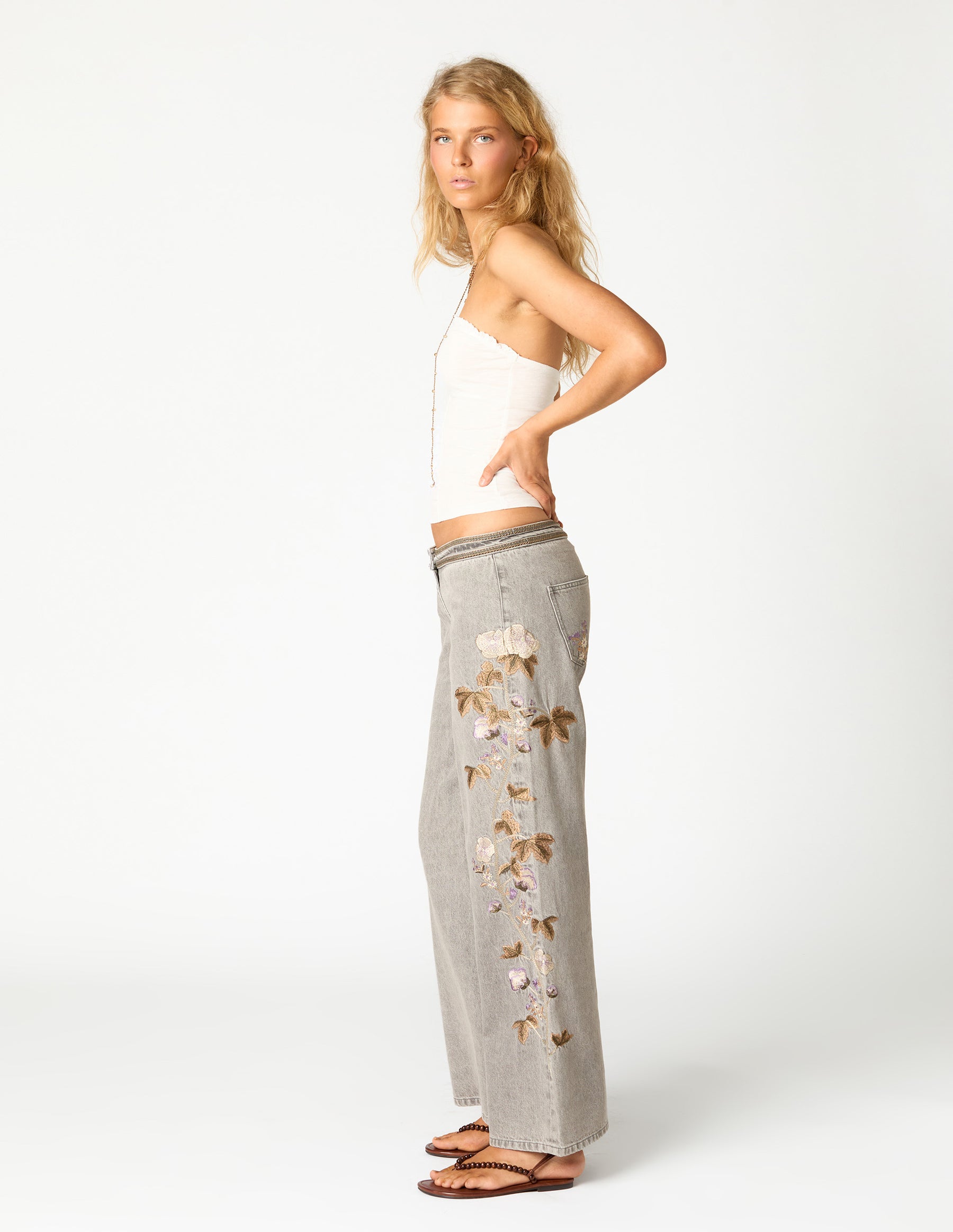 WHITE RUCHED NECKLINE T-SHIRT