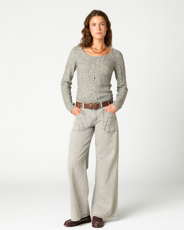 PANTALÓN GRIS CLARO BOLSILLOS COSTURAS