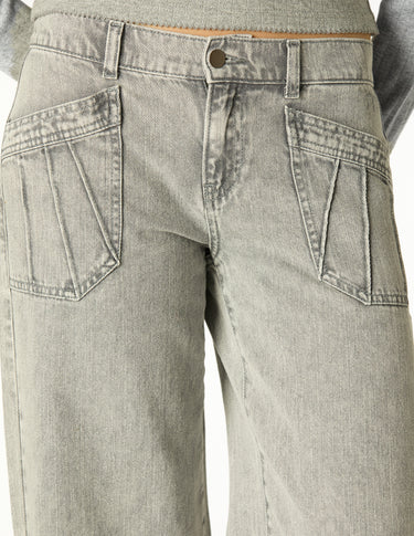 PANTALÓN GRIS CLARO BOLSILLOS COSTURAS