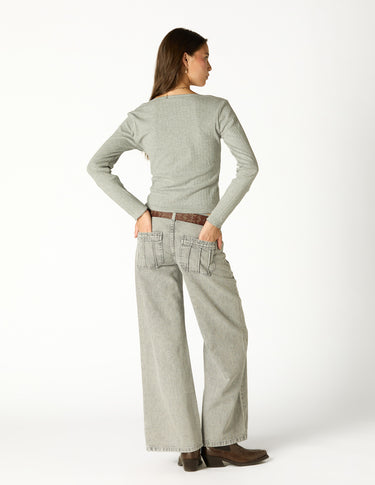PANTALÓN GRIS CLARO BOLSILLOS COSTURAS