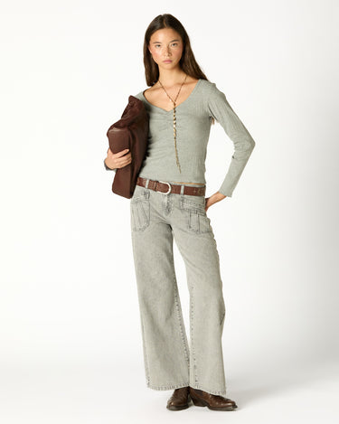 PANTALÓN GRIS CLARO BOLSILLOS COSTURAS