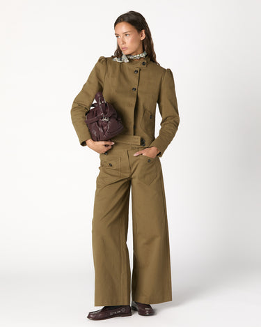 PANTALÓN BOLSILLOS BOTÓN KHAKI