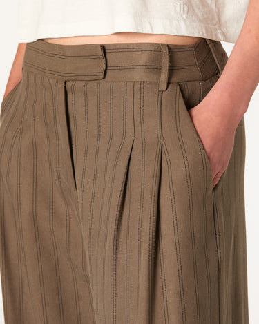 PANTALON RAYA MARRON CLARO