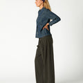 PANTALON PLIEGUE RAYA ANTRACITA