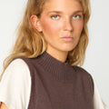 ROUND NECK VEST CHOCOLATE