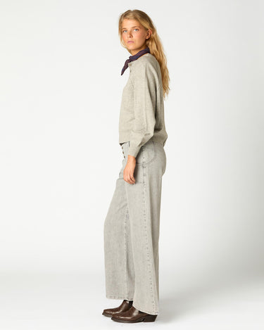 LIGHT GREY CREW NECK SWEATER