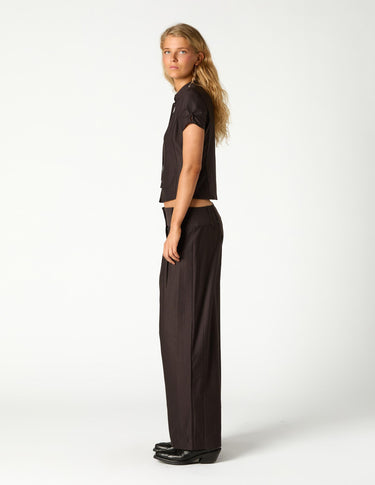 PANTALON PLIEGUE RAYA MARRON