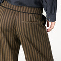 PANTALÓN VIVO CONTRASTE MARRON