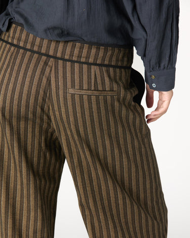 PANTALÓN VIVO CONTRASTE MARRON