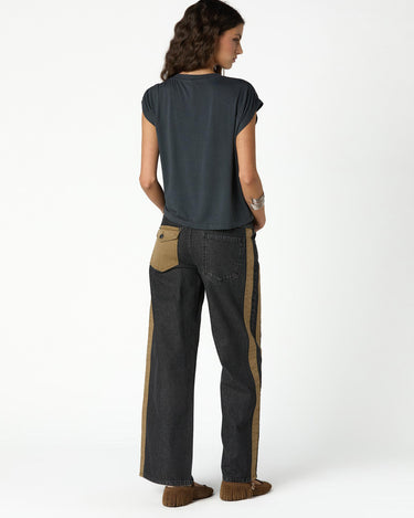 PLEATS ANTHRACITE T-SHIRT