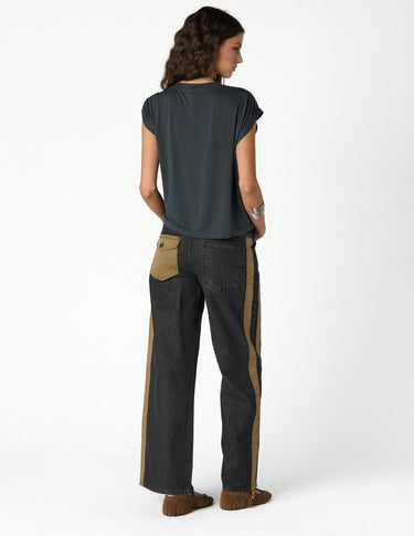 PLEATS ANTHRACITE T-SHIRT