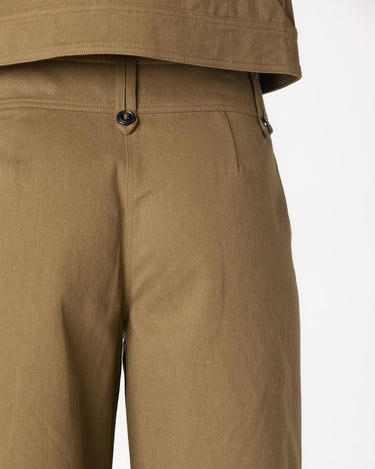 PANTALÓN BOLSILLOS BOTÓN KHAKI