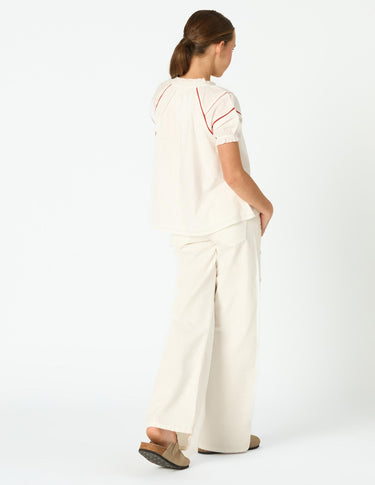 SLEEVELESS SMOCKED WHITE SHIRT
