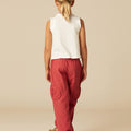 PANTALÓN BOLSILLO ROJO