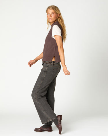 ROUND NECK VEST CHOCOLATE