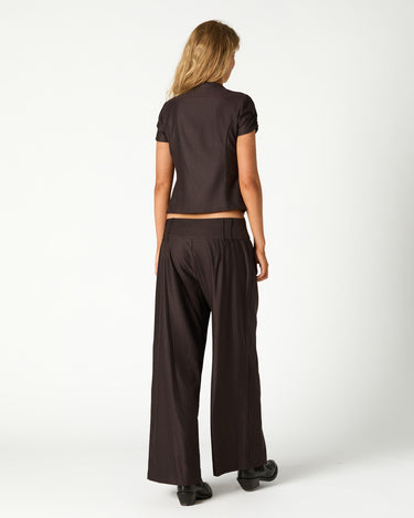 PANTALON PLIEGUE RAYA MARRON
