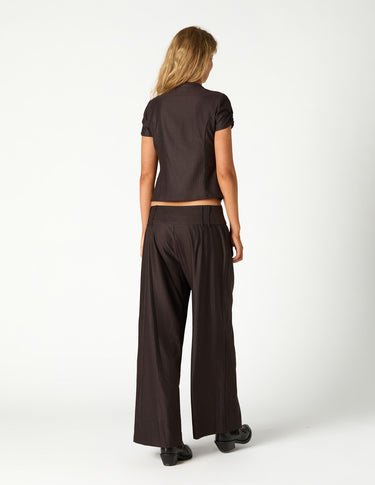 PANTALON PLIEGUE RAYA MARRON
