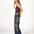 PANTALÓN BORDADO FLOR BLUE RIN